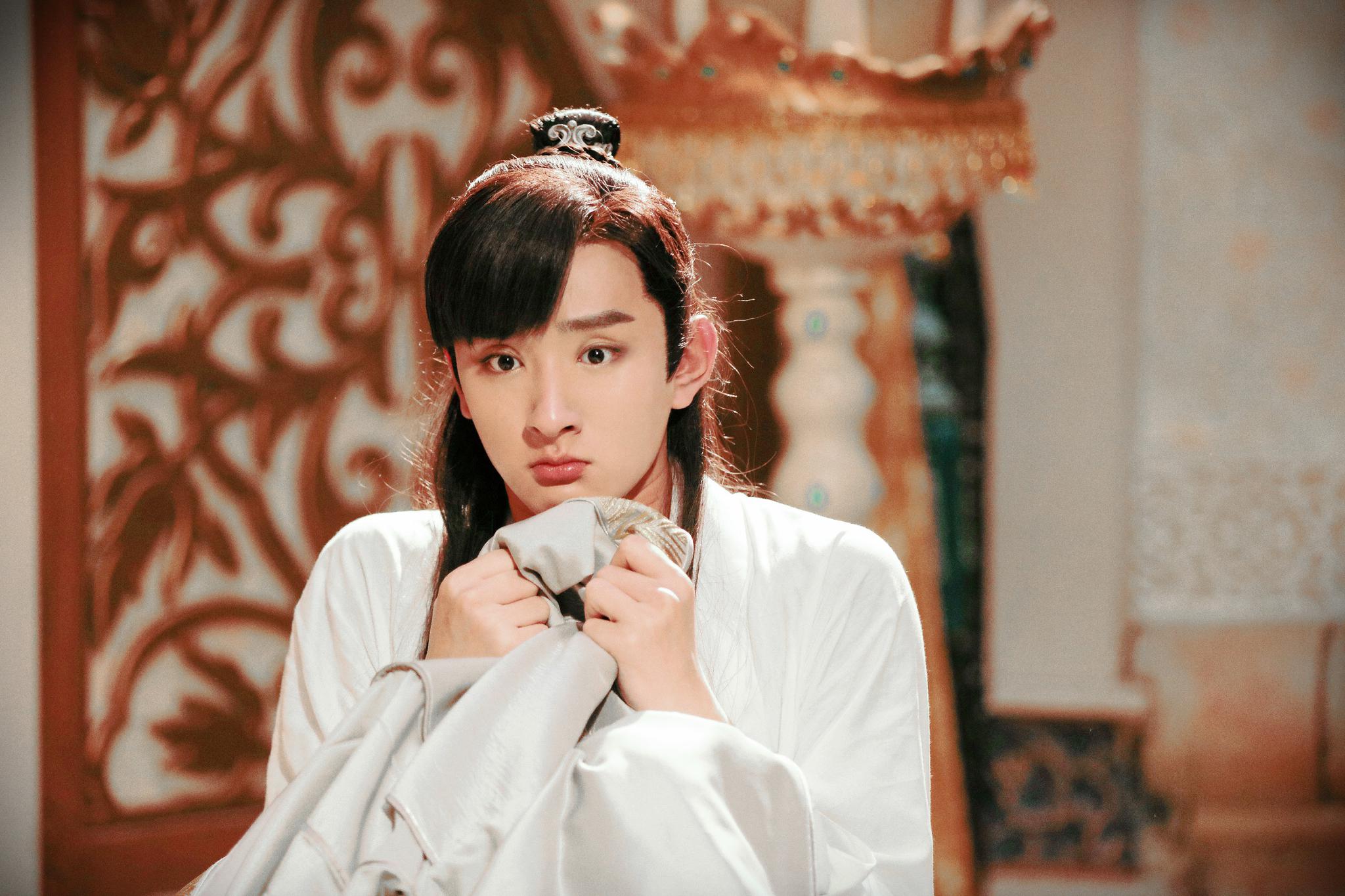 目前肱月国副本正徐徐展开,由于小彤饰演的原非白与木槿感情线日趋