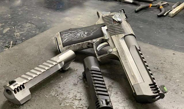 假如100万丧尸来袭,下面4大武器选择一款作战,你会选啥?