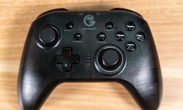 "无限"享受电竞快感:盖世小鸡t4 pro手柄体验__财经头条