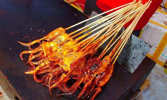 东北夜市地摊,超火爆的10种街头小吃,你至少吃过5种