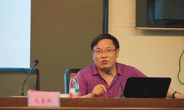 毛善新主讲《新高考背景的下的教育施策》晚7:00,毛善新与校长李健均
