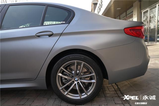 宝马五系磨砂哑光灰质感超赞
