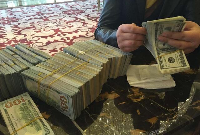 想放弃美籍太难了!美国富豪为放弃美籍损失8亿,钱榨干才准离开