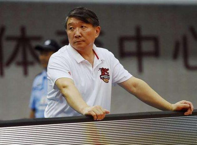 是安徽文一董事长,但一些训练他也会亲自指导,主教练刘久龙是cba名将