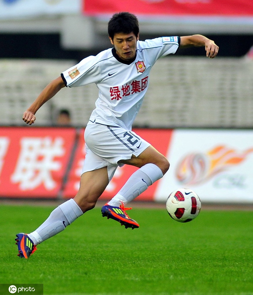 他是中国罗本,也是上港万金油,头槌助国足破恐韩历史!