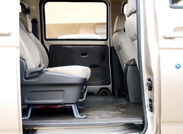 4万块的大空间车型:新五菱荣光v,实用是硬道理!