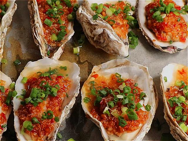 烤蒜蓉生蚝,蒜蓉制作是关键,牢记这个黄金比例,蒜香浓郁