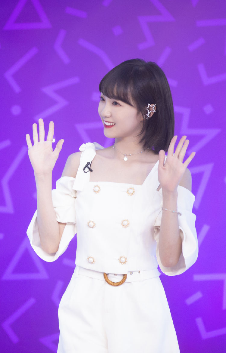 101》淘汰星途却一路顺畅,穿露肩装配短裙,超可爱|露肩|短裙|李子璇