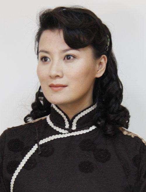 老戏骨巍子离婚时净身出户后与史兰芽相恋如今儿子成实力派
