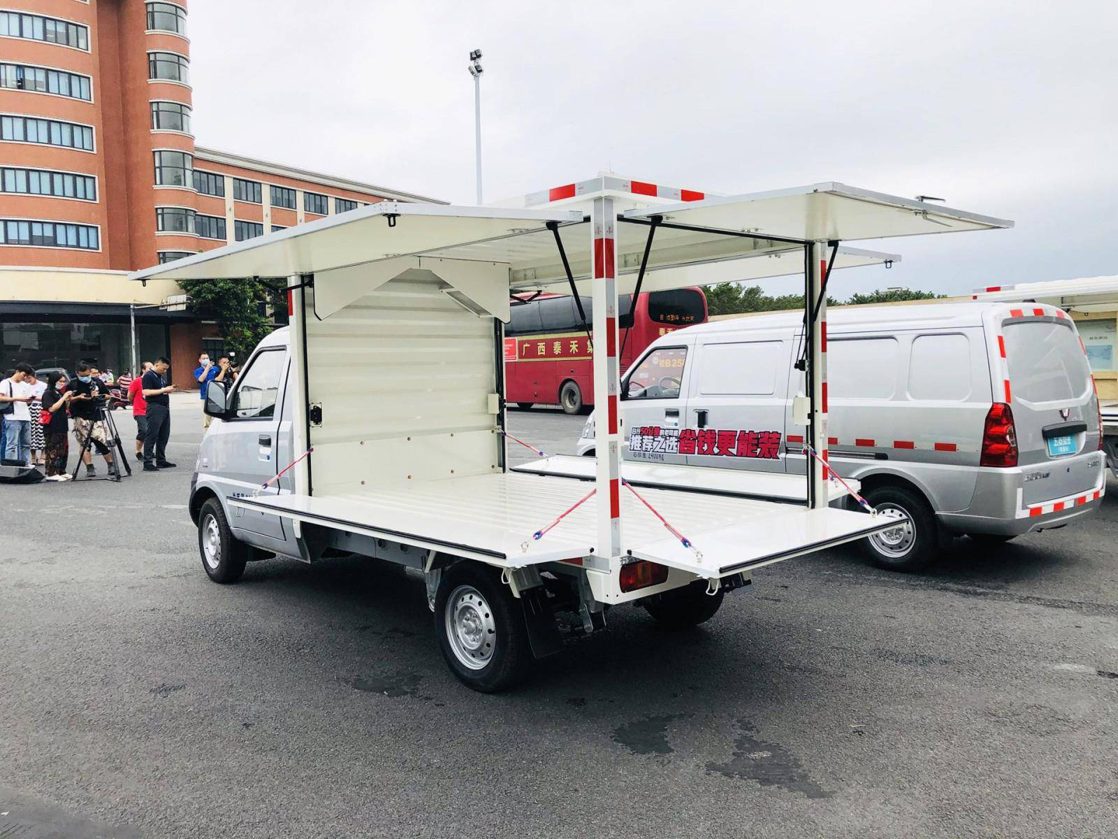 地摊经济火了,买什么车最适合出摊赚点生活费?