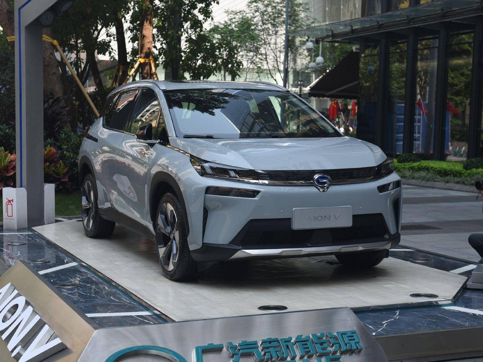 配20寸大圈/最大续航600km 广汽新能源埃安v配置独家曝光