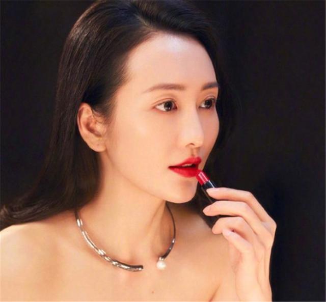 王鸥因丑闻打落低谷猎狐素颜出演楞头青迎来事业第二春