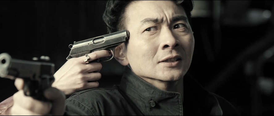 老崔也聪明,趁着敌人精力分散的时候,愣是找机会脱了身.