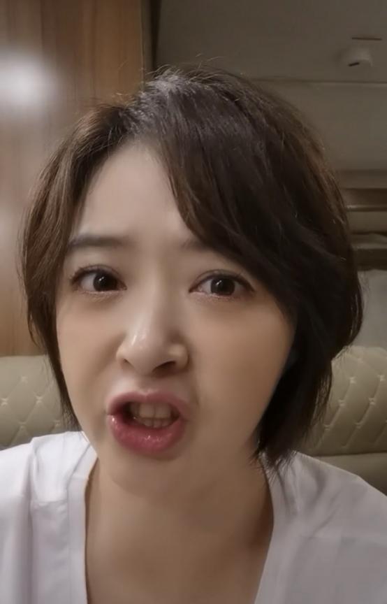 蒋欣真该减肥了脸上肉感明显让人好想捏但八字沟真显老