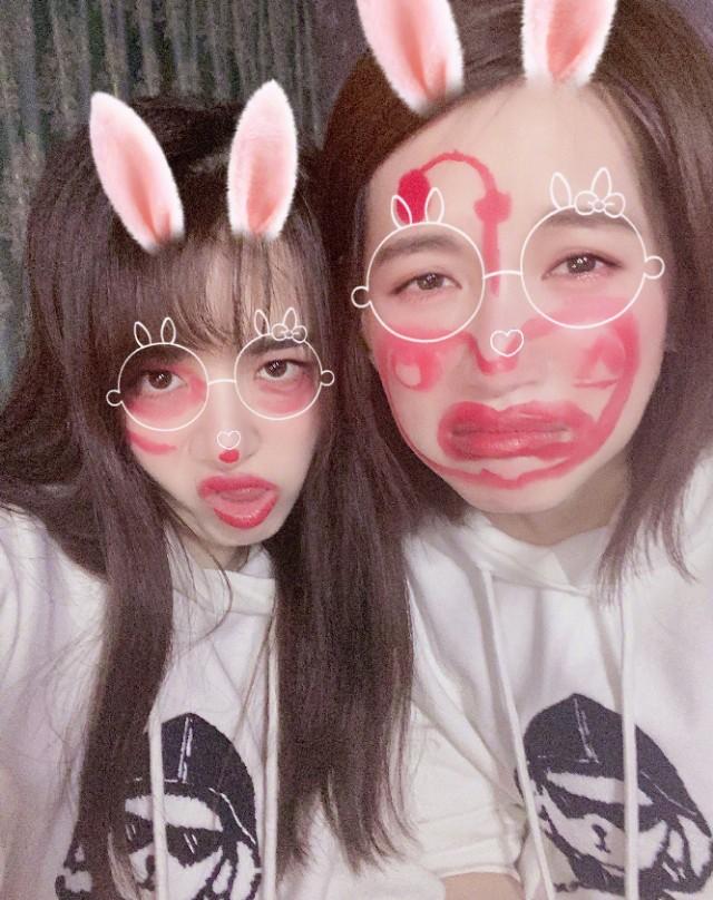 王晓晨苏青画鬼脸自拍淑女形象全无网友喝醉还是斗地主输了