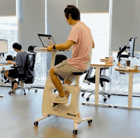 工位解决了腰腿运动,还要考虑更疲劳的颈肩,我们利用办公室的墙面空隙