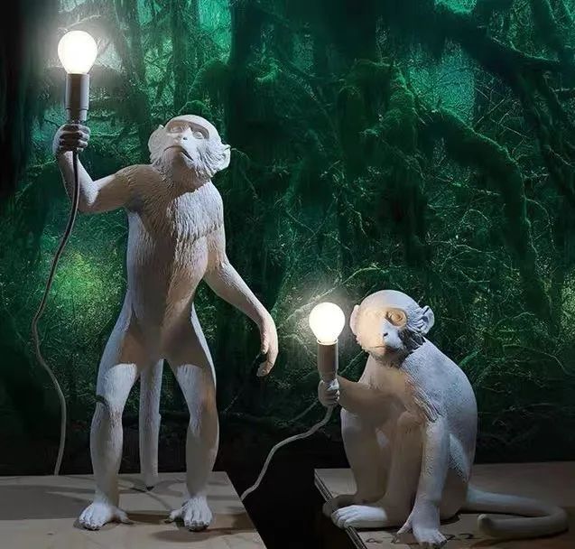 像这款"猩猩点灯"的设计,看似无厘头,却又合情合理.