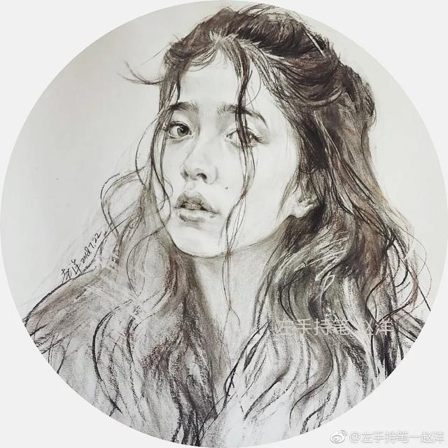 日法混血小模特赵洋笔下的山田直美▼看看这位美女赵洋的素描美女也是
