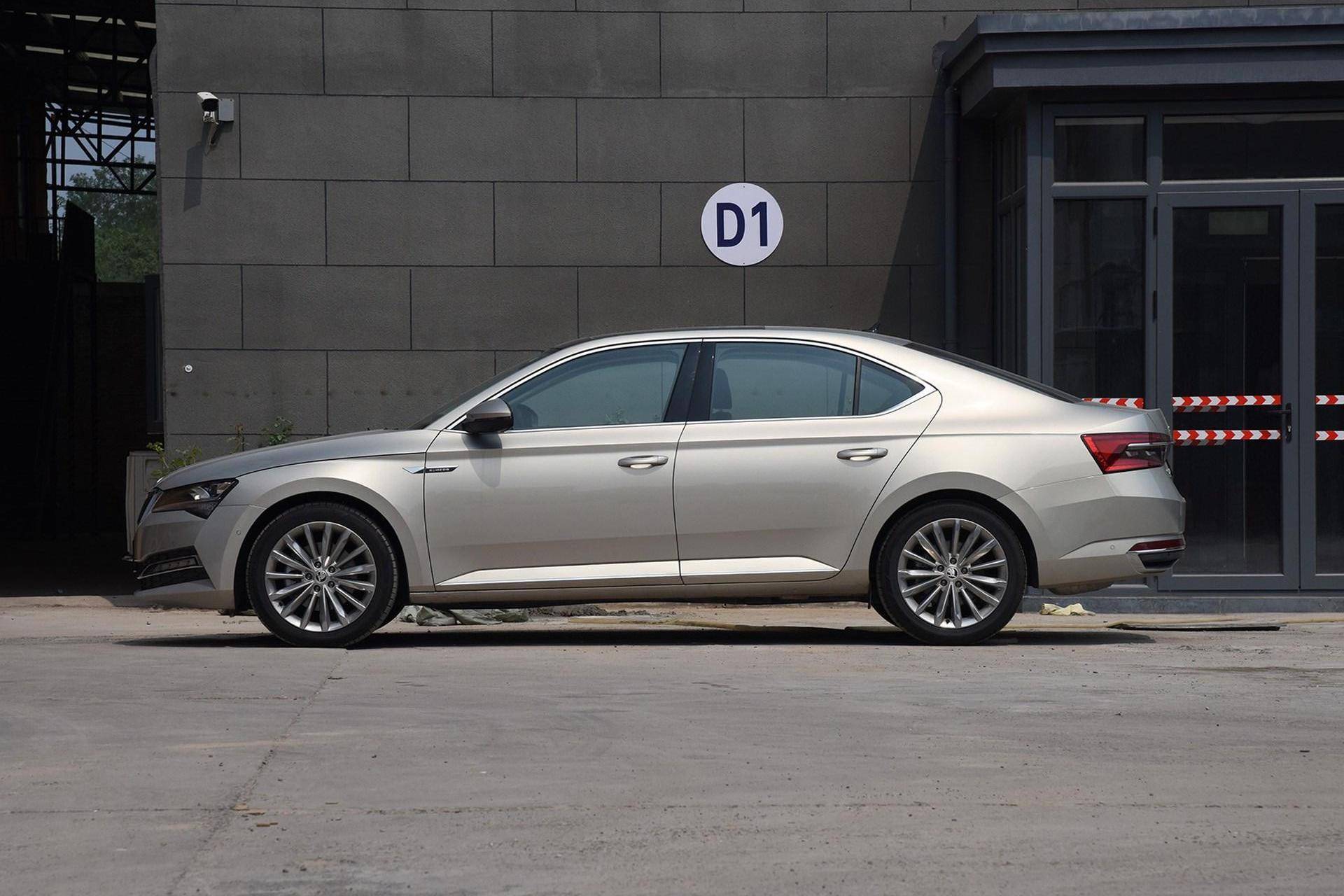 商务选帕萨特、年轻人买它，共享三大件，跟宝马3系GT一个味道