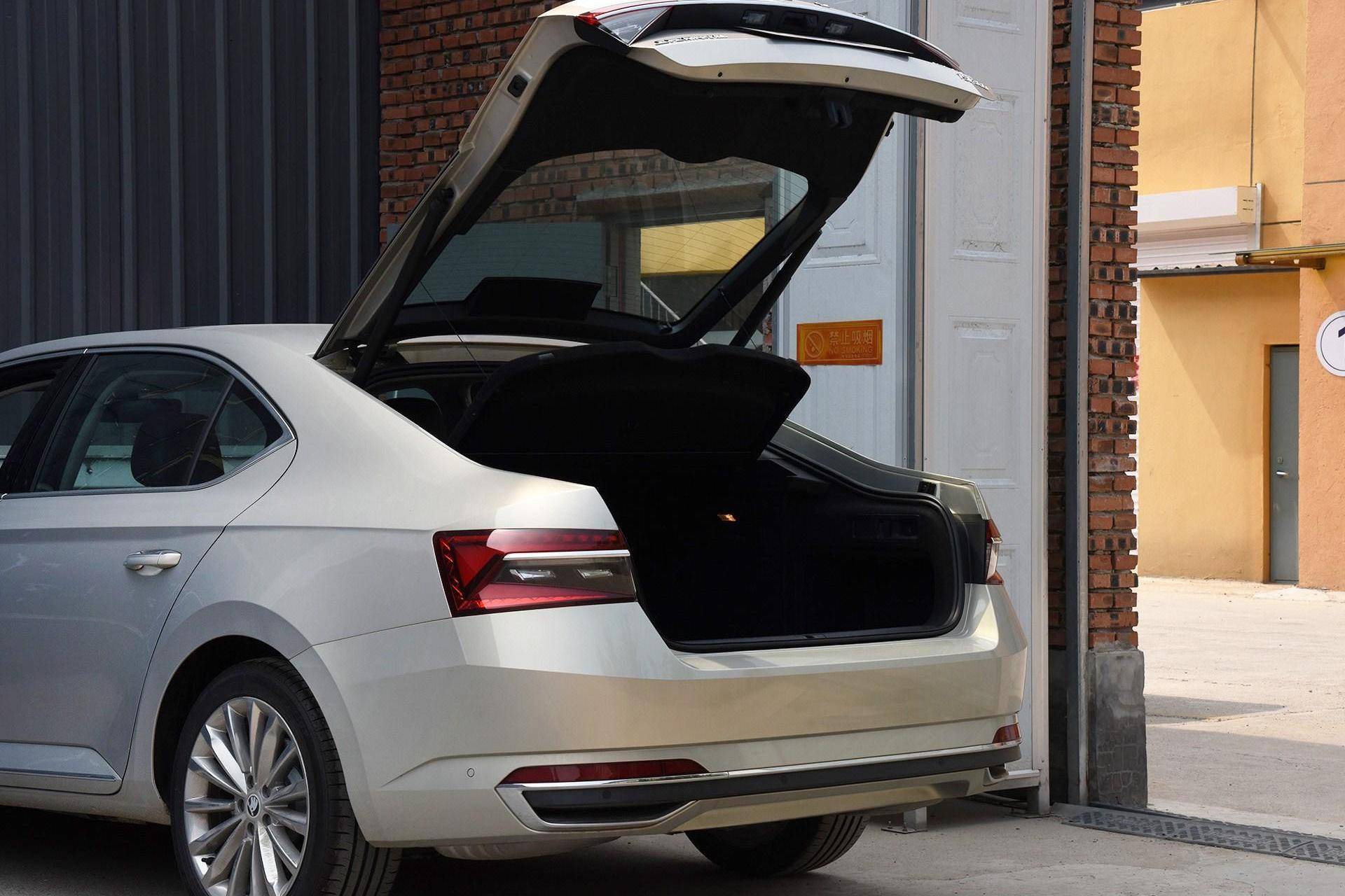 商务选帕萨特、年轻人买它，共享三大件，跟宝马3系GT一个味道