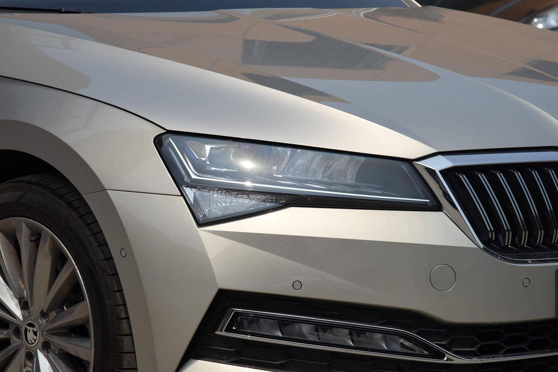 商务选帕萨特、年轻人买它，共享三大件，跟宝马3系GT一个味道