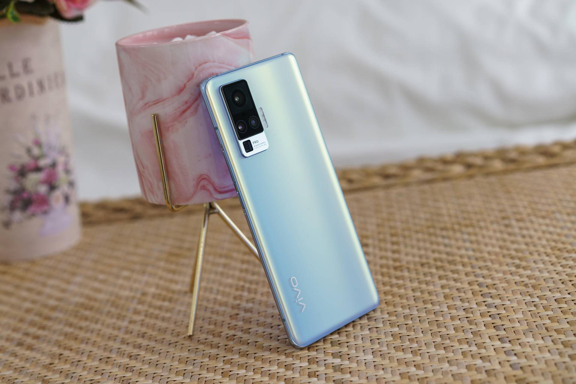 既要轻薄还要拍照好vivox50系列绝对会是最佳选择