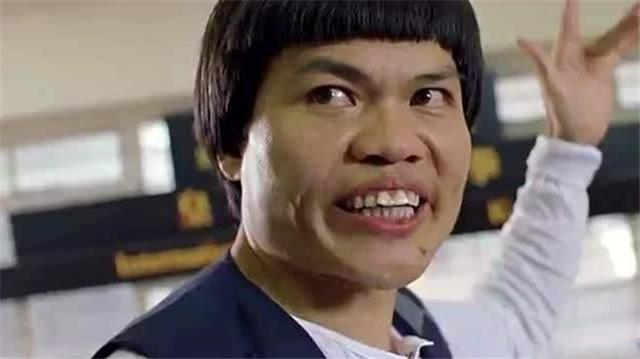 被称为最丑男人,破产之后被老婆抛弃,晚年有三个女友