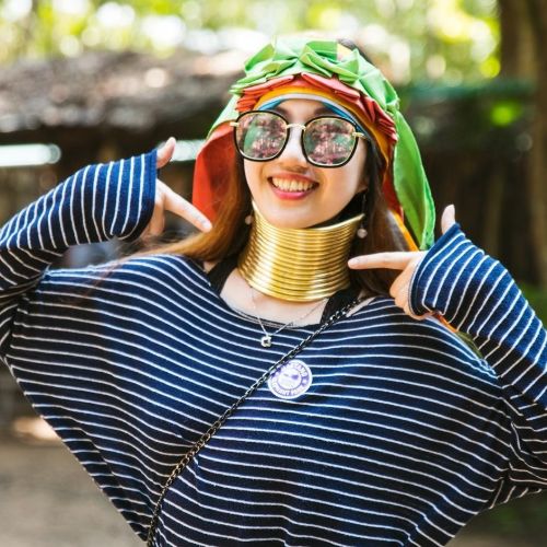 缅甸古老神秘的长颈族5岁往脖子上套项圈终生不能取下