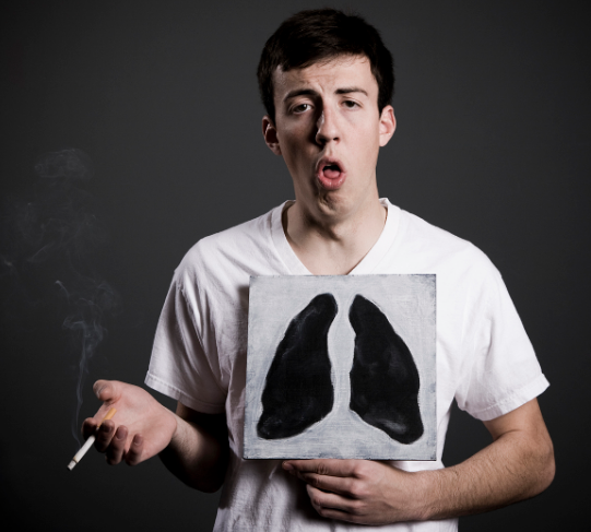 56岁男子,戒烟一年后,查出肺癌,身体3处痛,及时查肺ct