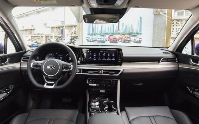 起亚要把"豪华"进行到底，新K5外观比凯美瑞还帅，还配旋钮换挡