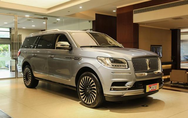 实拍林肯领航员长轴版 suv中的领航者