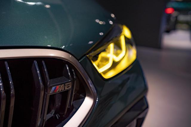 售价2568万宝马m8极光版国内上市蓝绿车漆可变色