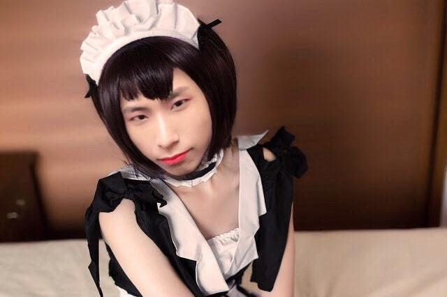 梦泪挑战女装,偷拿梦嫂衣服,姿势也是跟她学的?