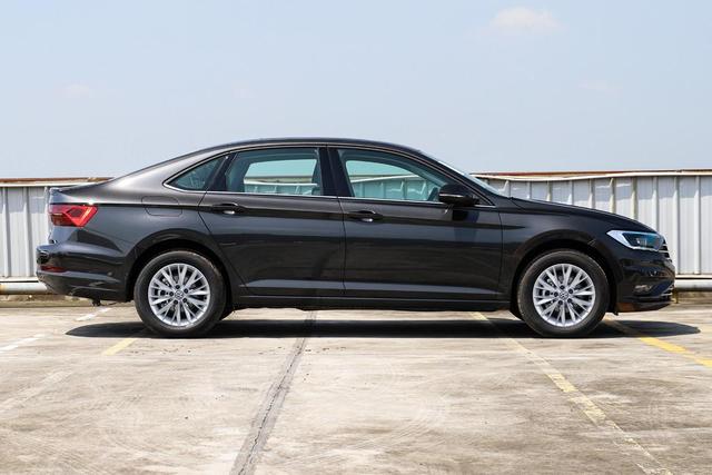 不到15万元的大牌合资紧凑车 丰田雷凌双擎对比大众速腾1.2t