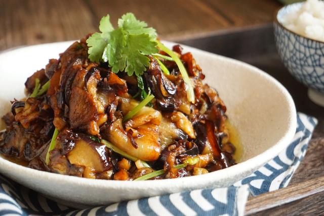 地道天津烧茄子,用这方法做不费油特省时,拌着米饭女儿吃两大碗