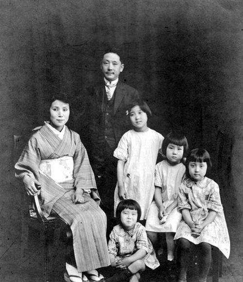 一日本护士嫁给民国将军,生下一女闻名四海,女婿更是家喻户晓