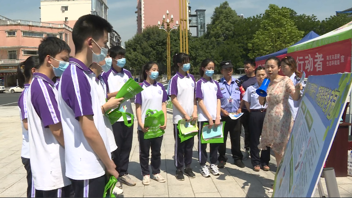 大起底南充高中这伙学生娃娃啷个参加起今天这个活动