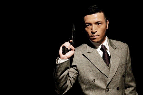 魔幻手机的王天霸"牺牲"有多大?12年后换上西装,帅到不敢认了