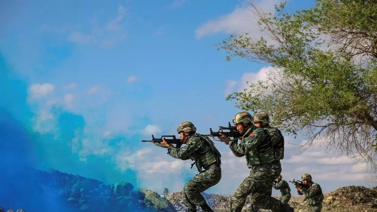 中国军队西南地区深夜演练数千枚弹药释放信号印防长紧急会晤