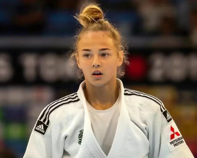 大家都知道乌克兰盛产美女,2000年10月10日出生的比洛季德即使在美女