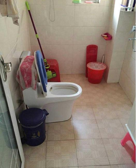 卫生间,农村装修都比较随意,也没有刻意去做干湿分离!