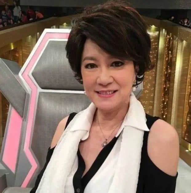 香江美人传奇:"嘉禾公主"被赞美貌胜林青霞,因李小龙一生未嫁|苗可秀