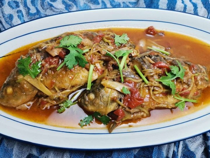 炖鲫鱼时,万万不要直接炖!多加这1步,鲫鱼更嫩更入味,还不腥