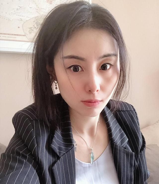 女篮阴钰辰:26岁当教练,因照片爆红,与隋菲菲一样美