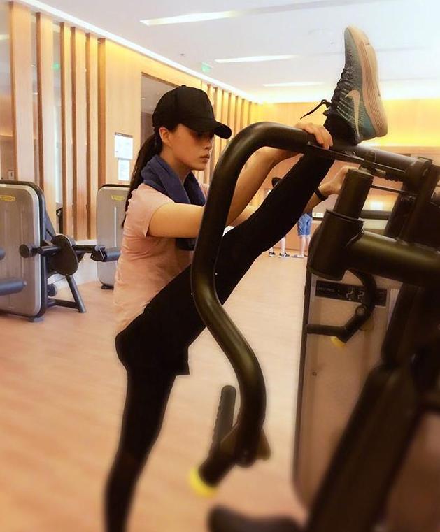 参观蒋欣住的豪宅家里装修跟普通人没区别生活过得像少女