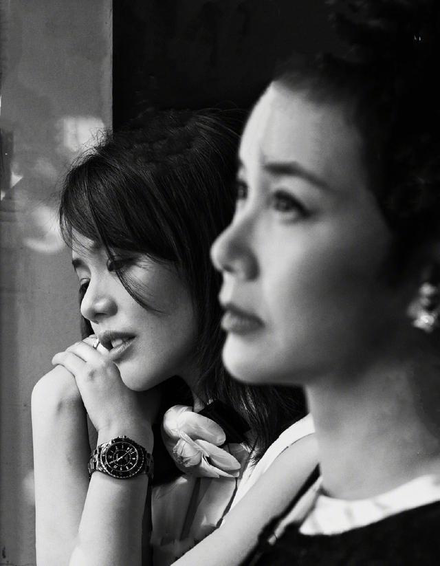 马思纯与蒋雯丽合照不知道的还以为是母女气质出众各有千秋