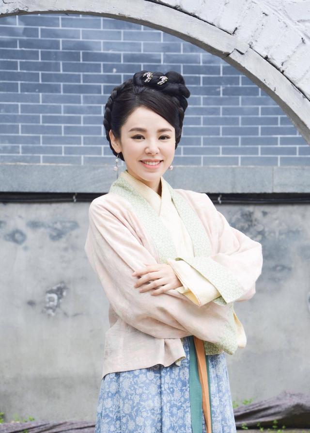 谭凯琪演技备受认可有望成为下一届视后四姐妹曾都混迹娱乐圈