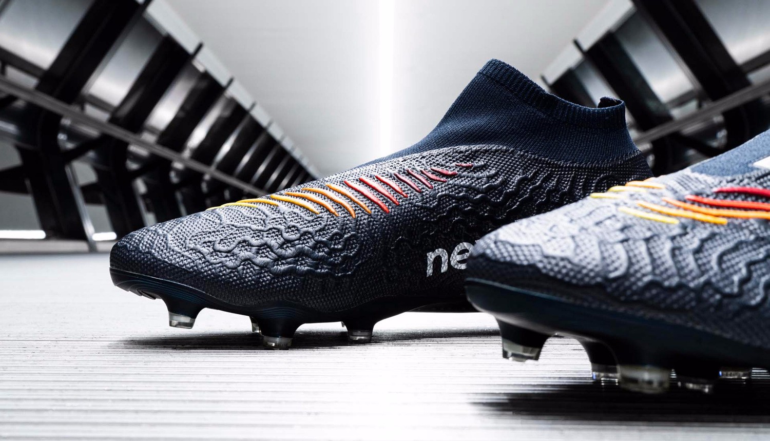 newbalance发布tekelav3足球鞋