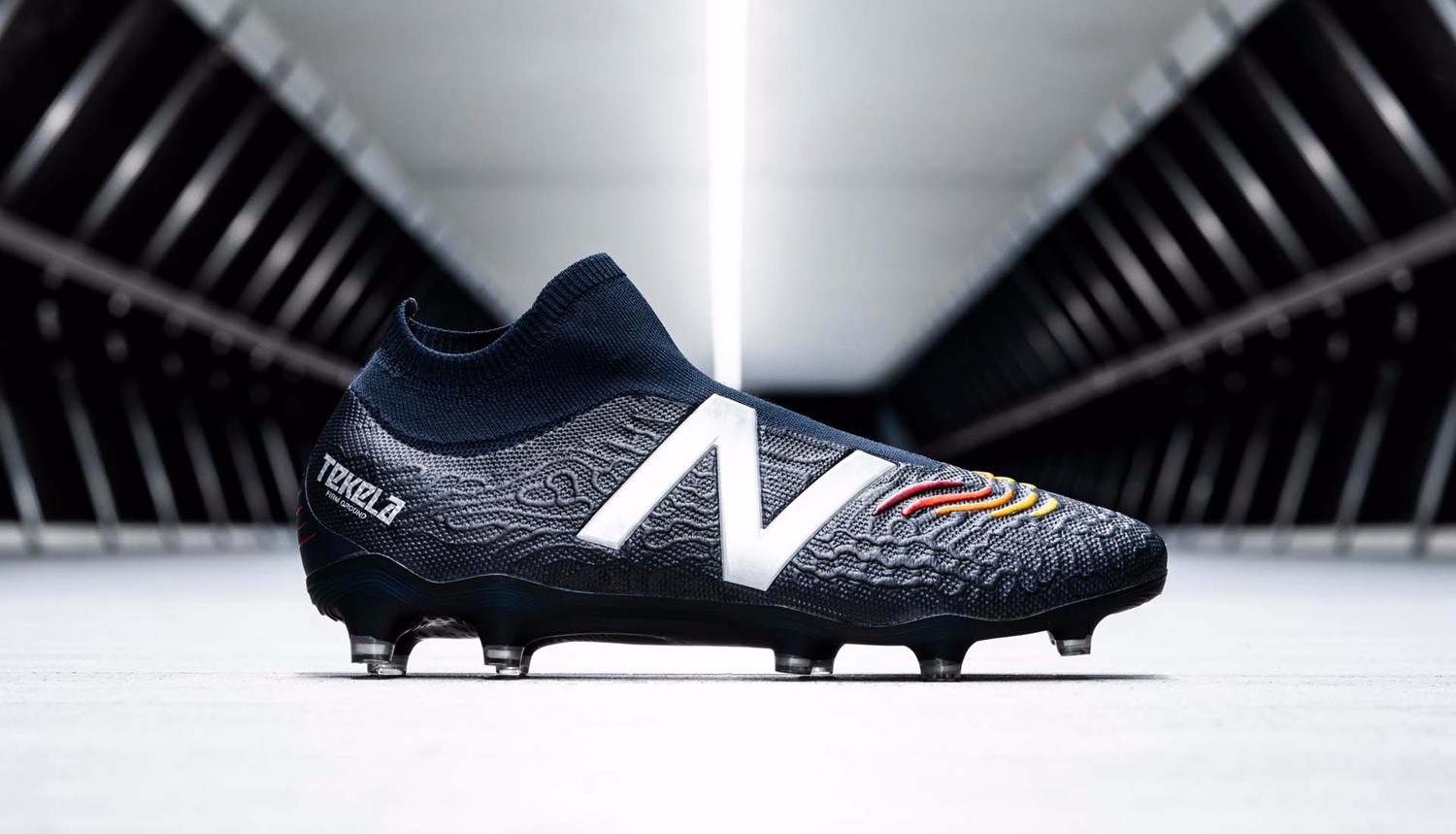 newbalance发布tekelav3足球鞋