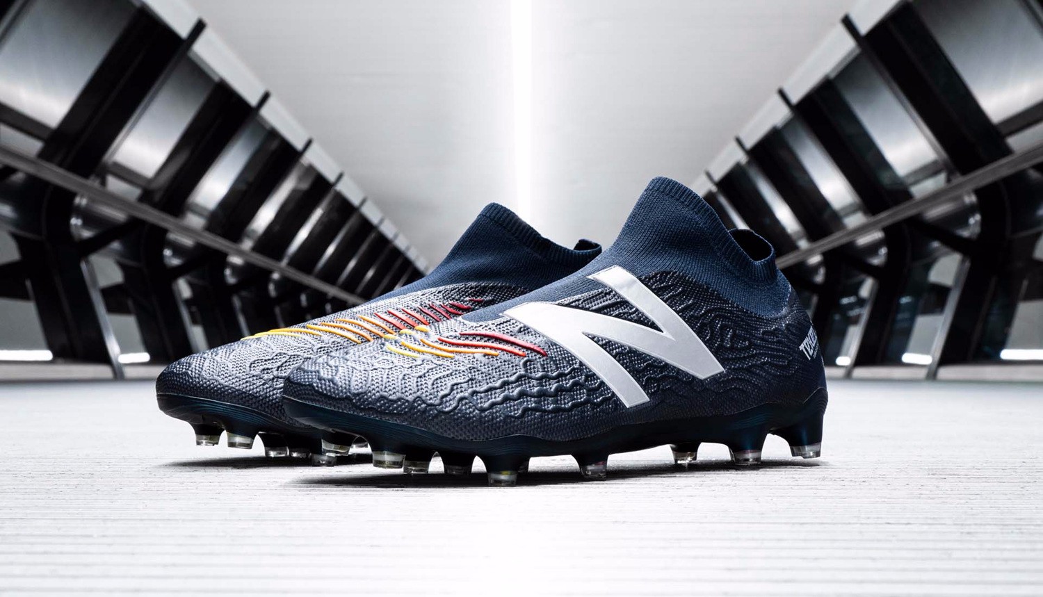 newbalance发布tekelav3足球鞋